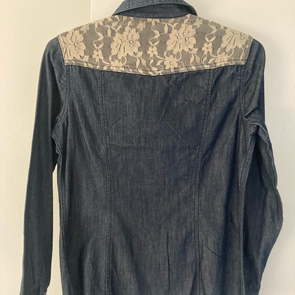 Denim shirt with lace accents - Picture 7 of 7